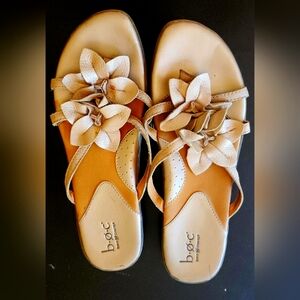 Gorgeous BORN Concepts (b.o.c.) Tan Leather Slide Sandals